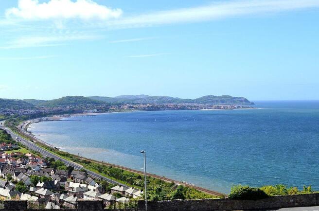 18 Tanllwyfan 60ed879c2e308f6aeff19671720c07bf.jpg