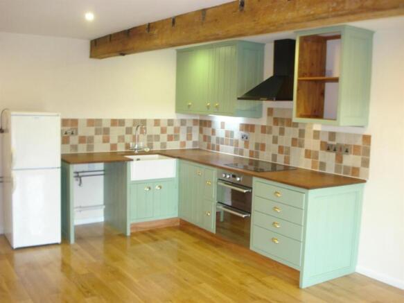 KITCHEN / LIVING ROOM AREA