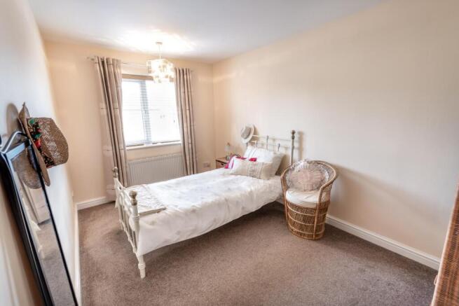 5 bed Detached for sale Image 9
