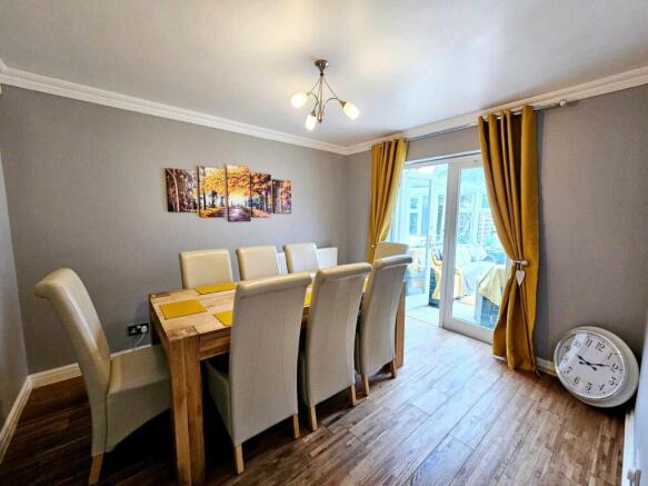 4 bed Detached for sale Image 11