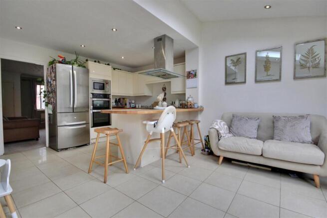 3 bed Semi-Detached for sale Image 7