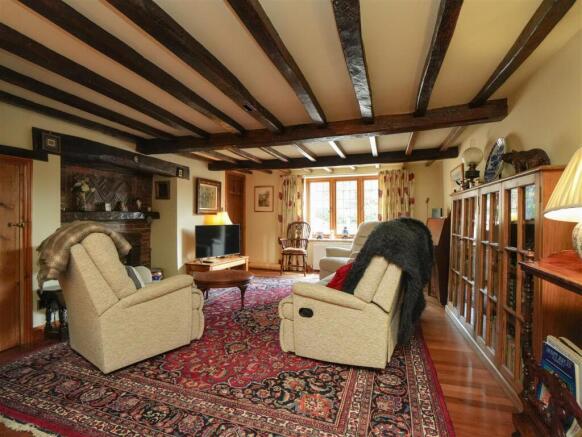 5 bed Detached for sale Image 5