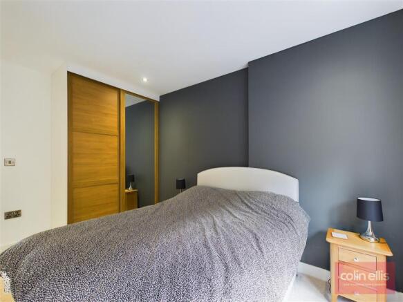 2 bed Ground Flat for sale Image 10