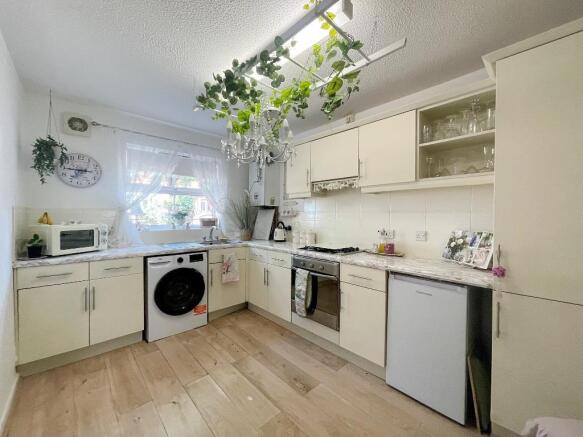 Kitchen (2).JPEG