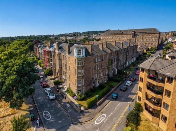 3-3 83 Magdalen Yard Road Dundee (1).jpg