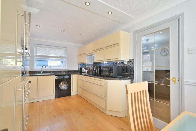 3 bed Detached to rent Image 7