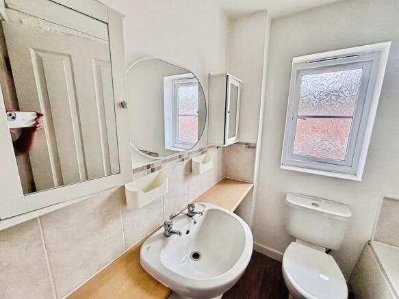 3 bed Semi-Detached for sale Image 6