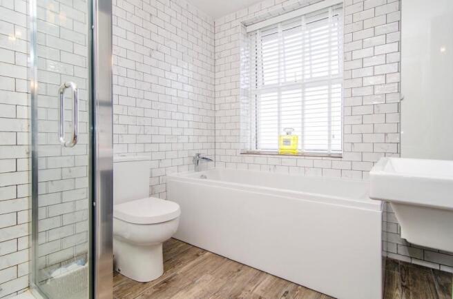FAMILY BATH/SHOWER ROOM