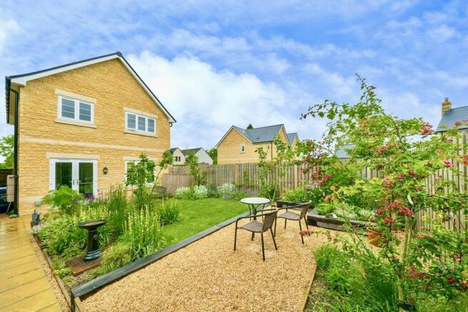 6 phillips gr gar...