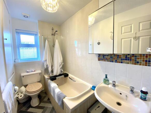FAMILY BATHROOM