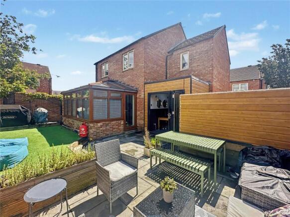 4 bed Detached for sale in allerton bywater