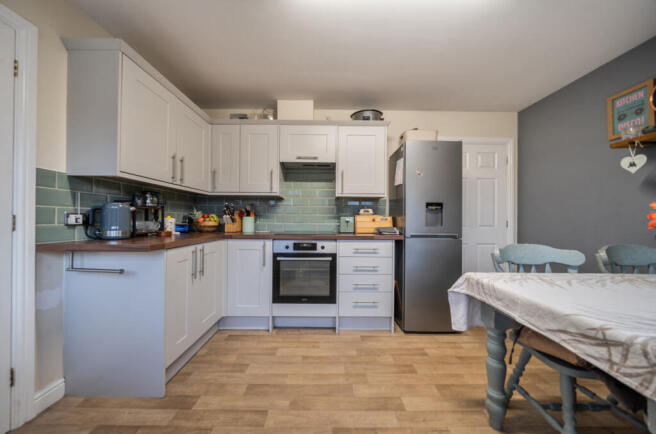 1407942-15-6984c8...