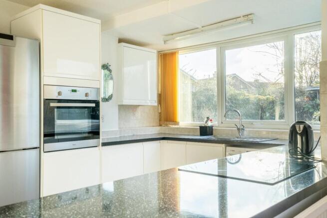 4 bed Semi-Detached for sale Image 6