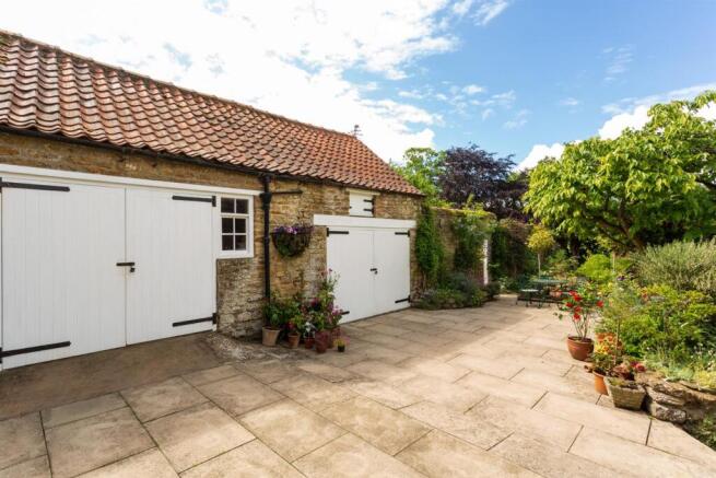 4 bed House for sale Image 11
