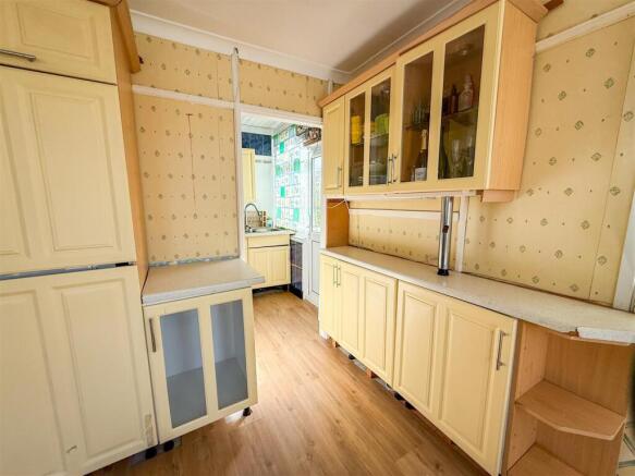 Wolseley Avenue, Jaywick, Essex photo 4