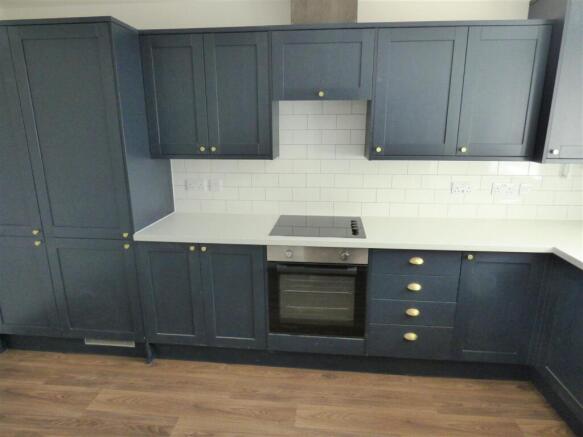 24 Little Hallam Hill - Kitch.JPG