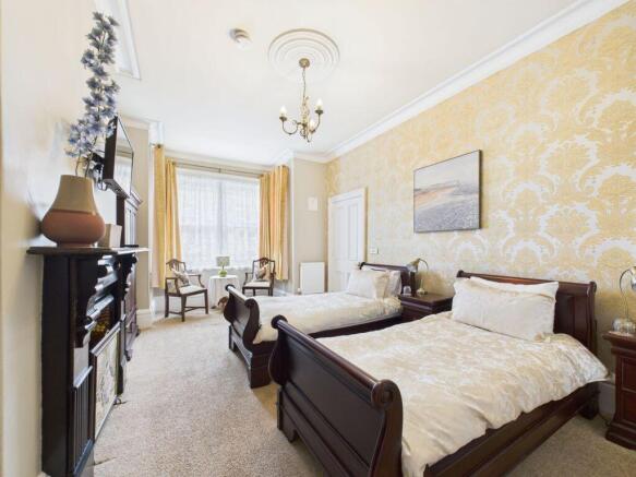 8 bed Semi-Detached for sale Image 7