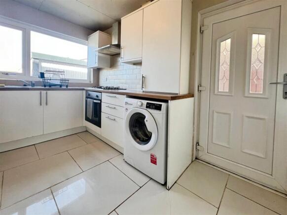 3 bed Semi-Detached for sale Image 9