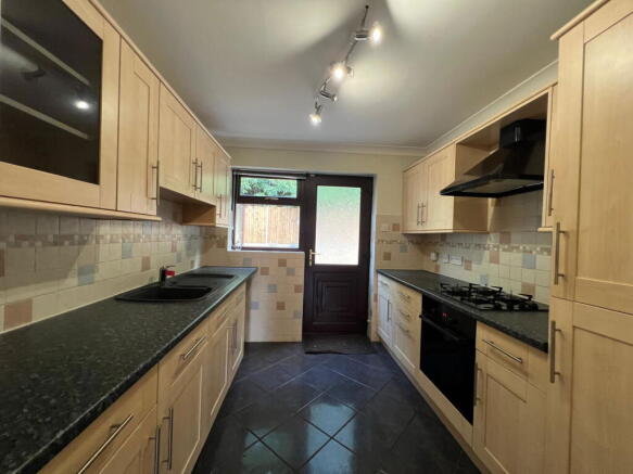 4 bed Detached to rent Image 4