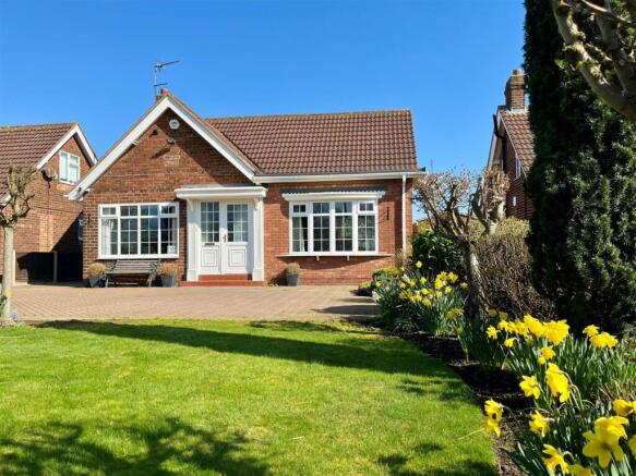 3 bed Detached Bungalow for sale Image 11