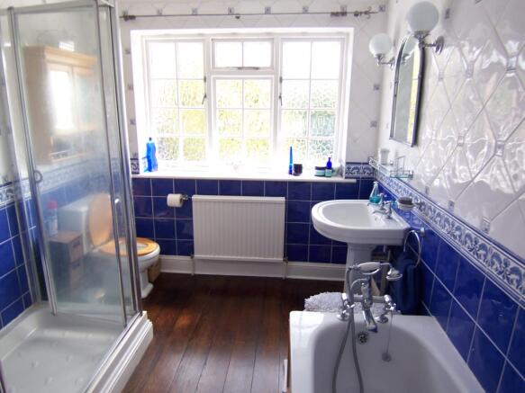 FAMILY BATHROOM