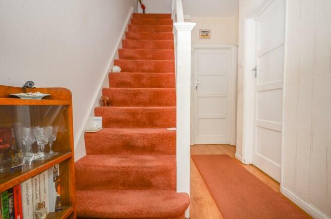 Entrance hall pic 2.jpg