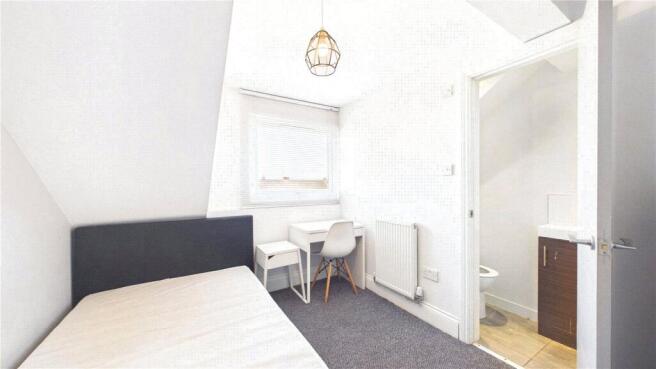 12 bed Apartment to rent Image 6