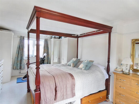 4 bed Detached for sale Image 6