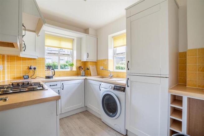 2 bed Apartment to rent Image 4