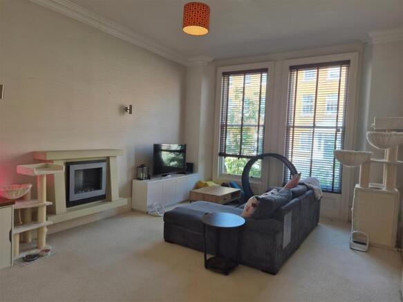 4 bed Semi-Detached for sale Image 4