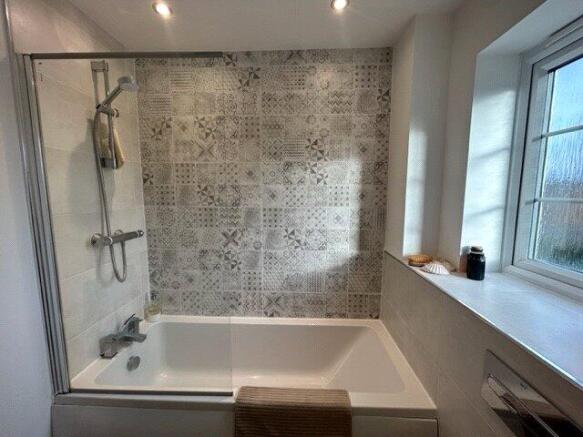 3 bed Semi-Detached to rent Image 8
