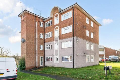 The Chantrys, Farnham, GU9