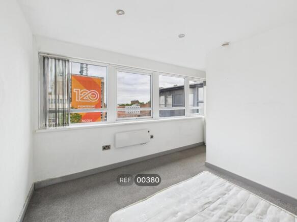1 bed Apartment to rent Image 8