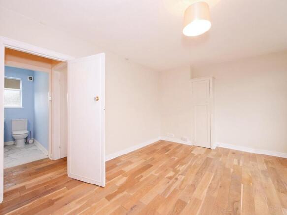 2 bed Terraced to rent Image 4