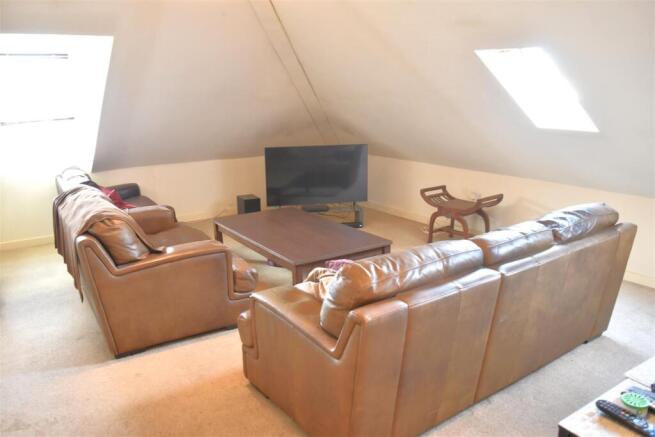 3 bed Penthouse for sale Image 7