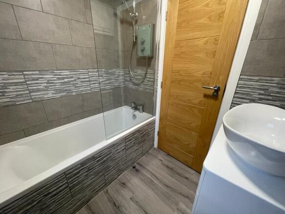 2 bed Semi-Detached Bungalow to rent Image 9