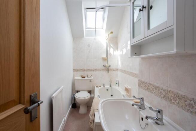 5 bed Detached for sale Image 12