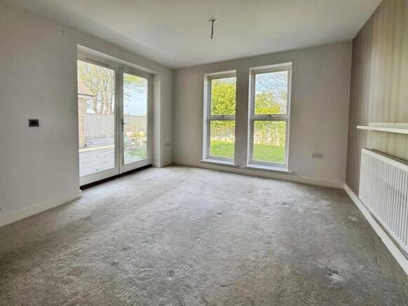 5 bed Semi-Detached for sale Image 4