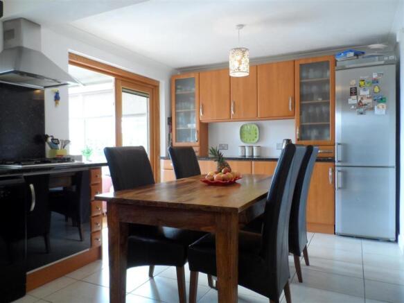 FITTED KITCHEN/DINER