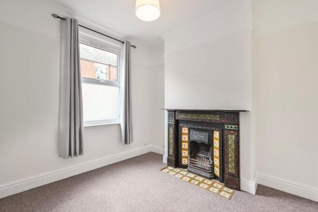 2 bed Terraced to rent Image 4