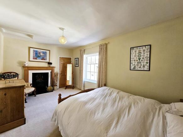 4 bed Terraced for sale Image 11