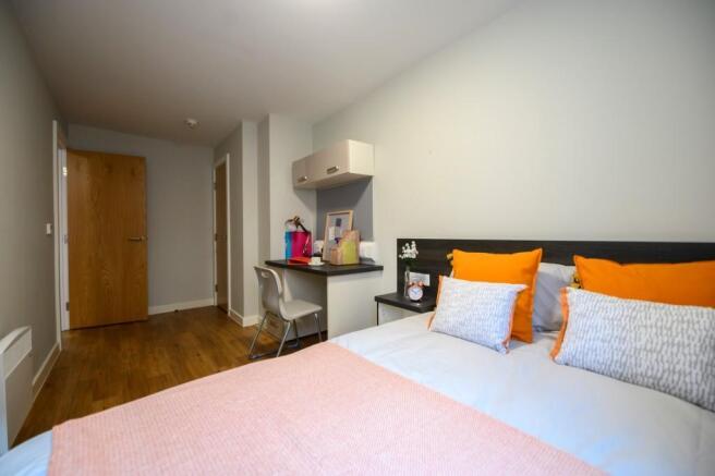 2 bed Apartment to rent Image 8