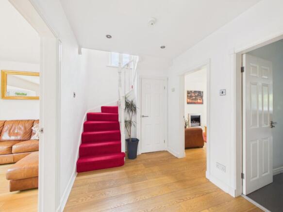 4 bed Detached for sale Image 9