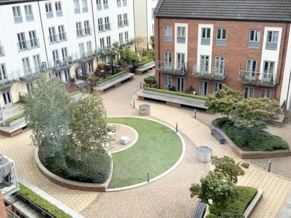 2 bed Apartment to rent Image 11