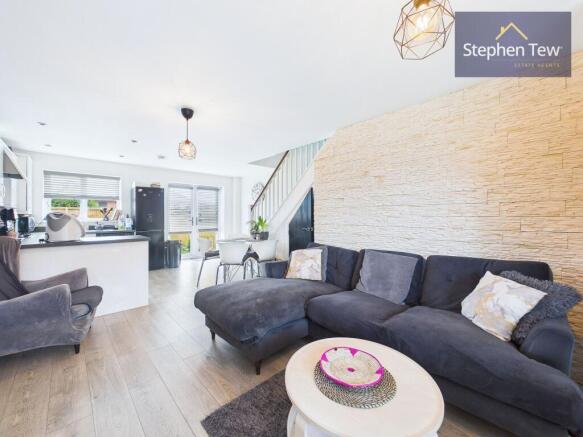 Lounge & Dining Kitchen