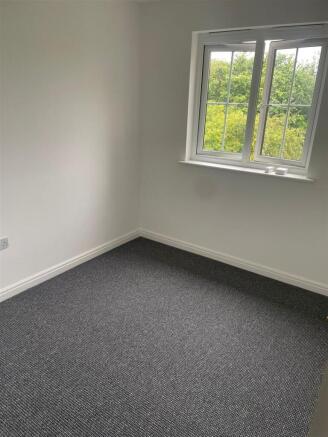 2 bed Apartment to rent Image 11