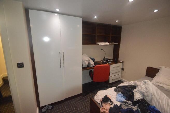 6 bed Terraced to rent Image 5