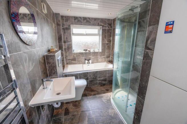 3 bed Terraced for sale Image 11