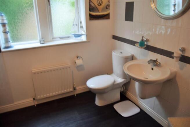 5 bed Detached to rent Image 4