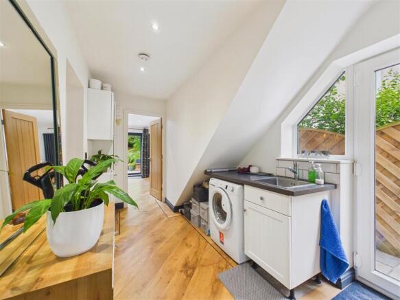 3 bed Semi-Detached for sale Image 12